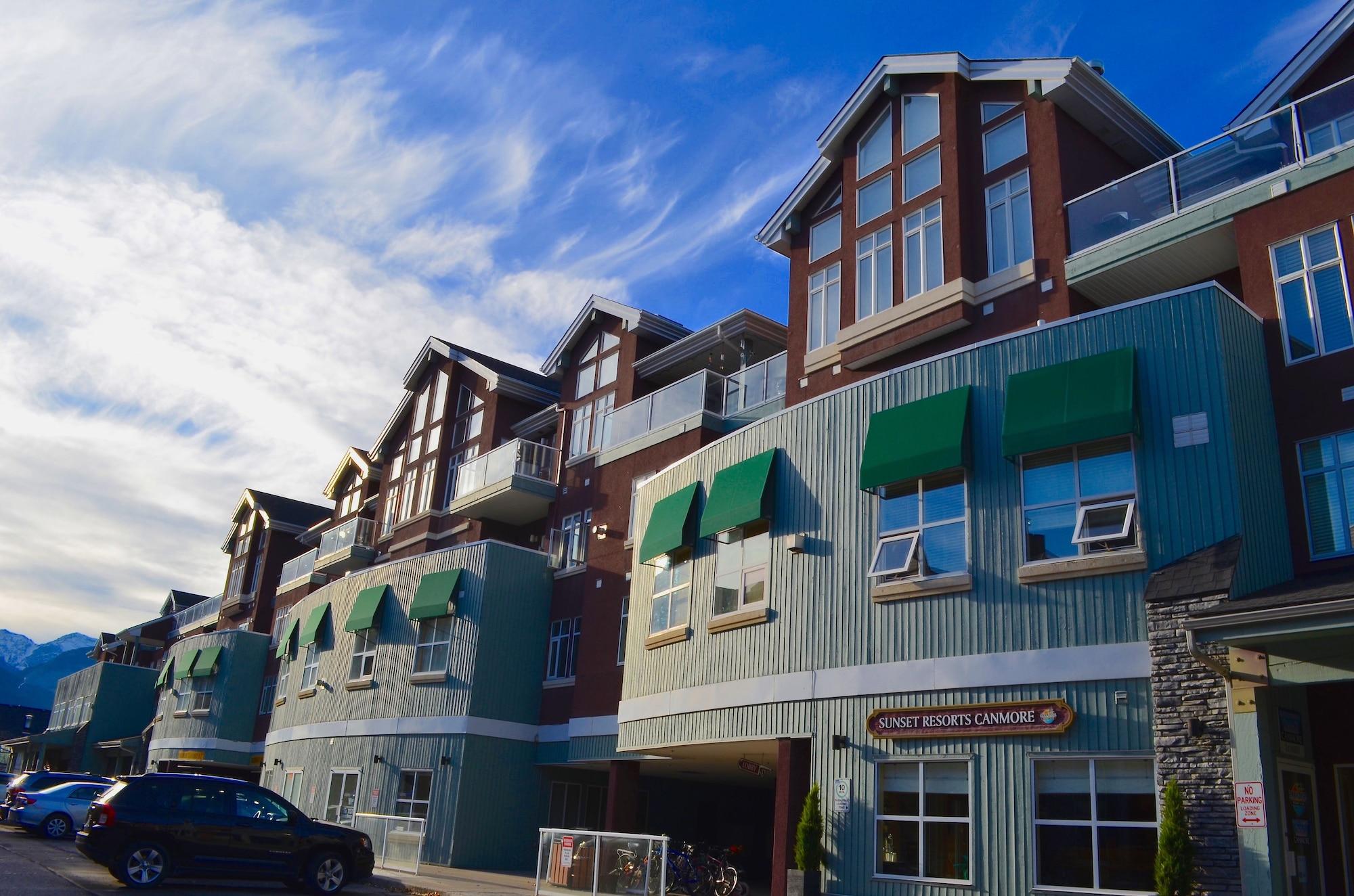 Sunset Mountain Inn Canmore Exterior foto