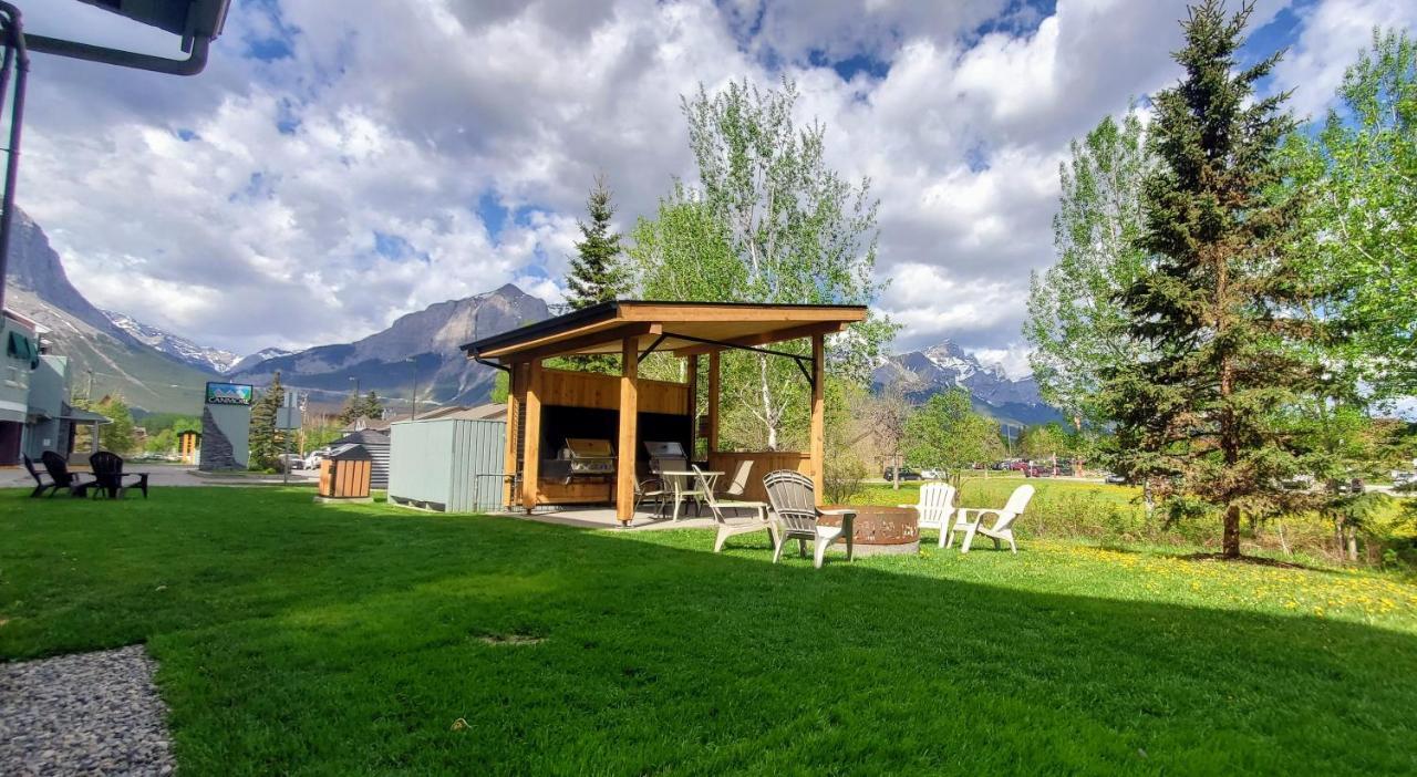 Sunset Mountain Inn Canmore Exterior foto